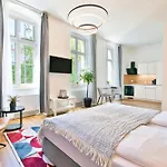 Halle By Fullhouse - Free Parking & Wifi Apartment *