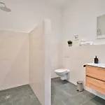 Halle By Fullhouse - Free Parking & Wifi Apartment