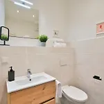 Halle By Fullhouse - Free Parking & Wifi Apartment