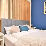 Halle By Fullhouse - Free Parking & Wifi Apartment *