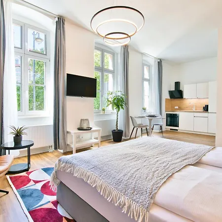 Halle By Fullhouse - Free Parking & Wifi Apartment *