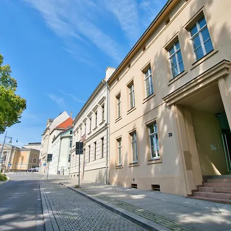 Halle By Fullhouse - Free Parking & Wifi Apartment *