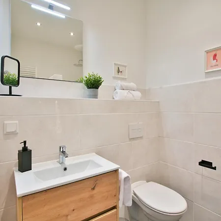 Halle By Fullhouse - Free Parking & Wifi Apartment