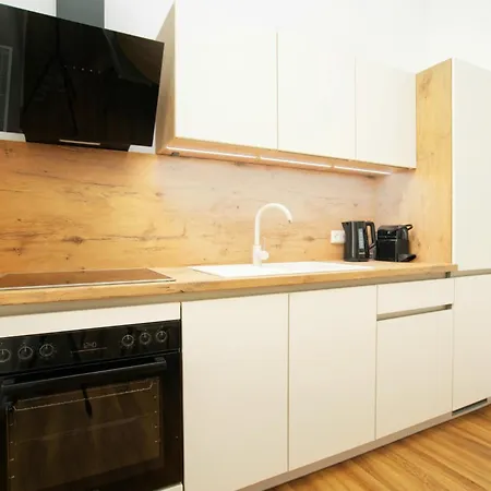 Halle By Fullhouse - Free Parking & Wifi Apartamento
