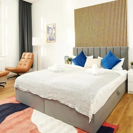 Halle By Fullhouse - Free Parking & Wifi