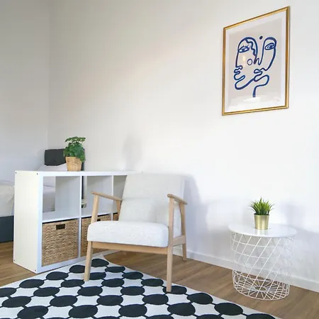 Halle By Fullhouse - Free Parking & Wifi