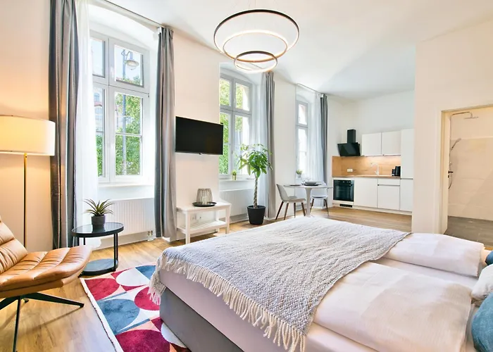 Halle By Fullhouse - Free Parking & Wifi Apartment *