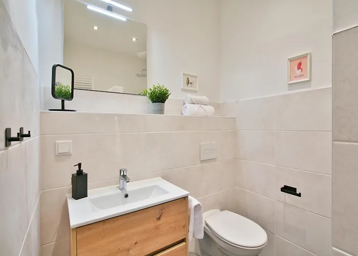 Halle By Fullhouse - Free Parking & Wifi Lägenhet