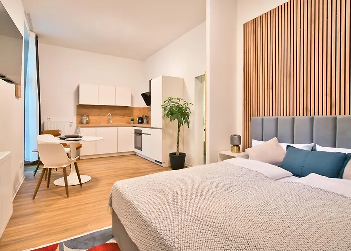 Halle By Fullhouse - Free Parking & Wifi