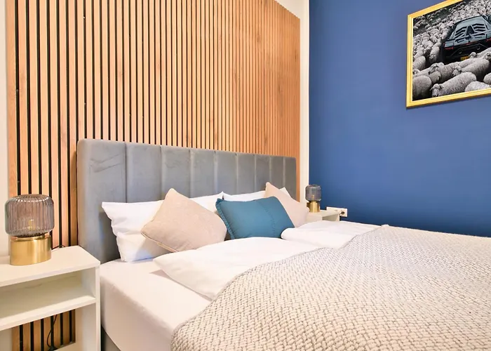 Halle By Fullhouse - Free Parking & Wifi Apartment *